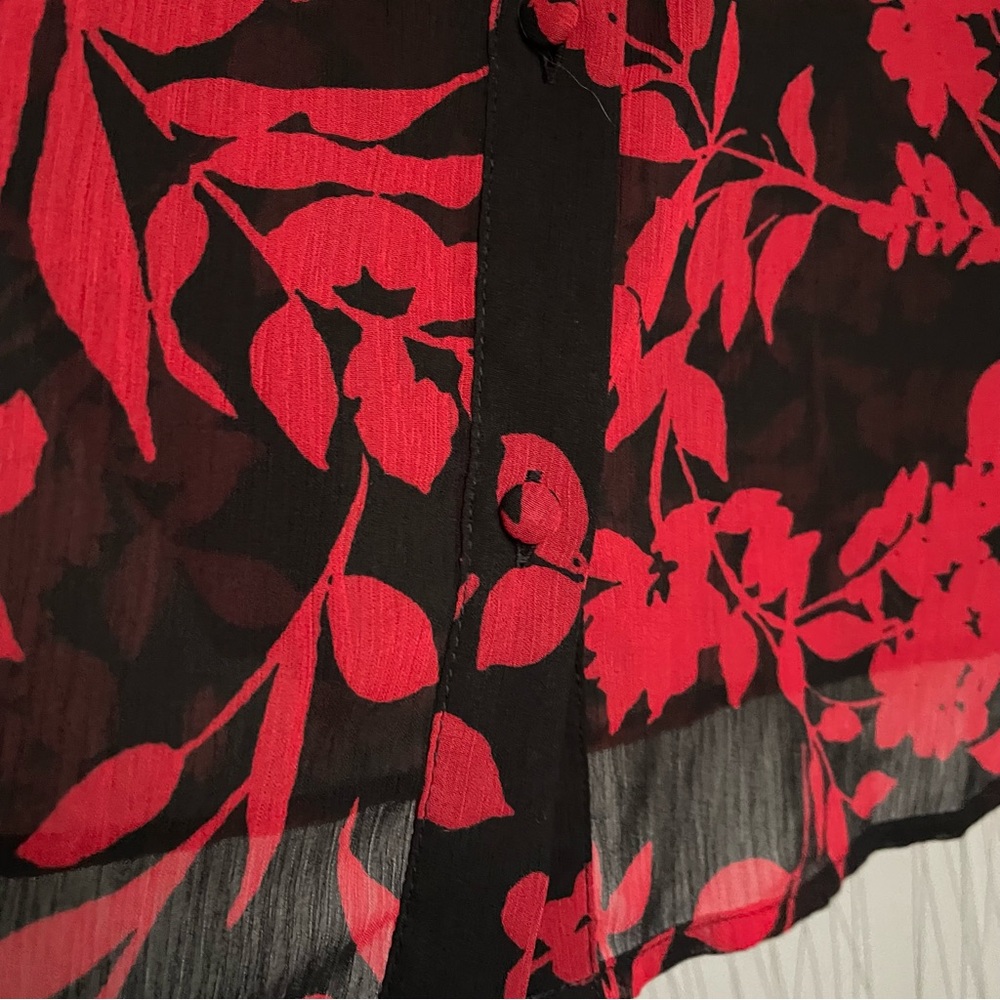 Chico’s Floral Print Red Black Sheer Ruffle Front Blouse US size 8/10 - Picture 9 of 16